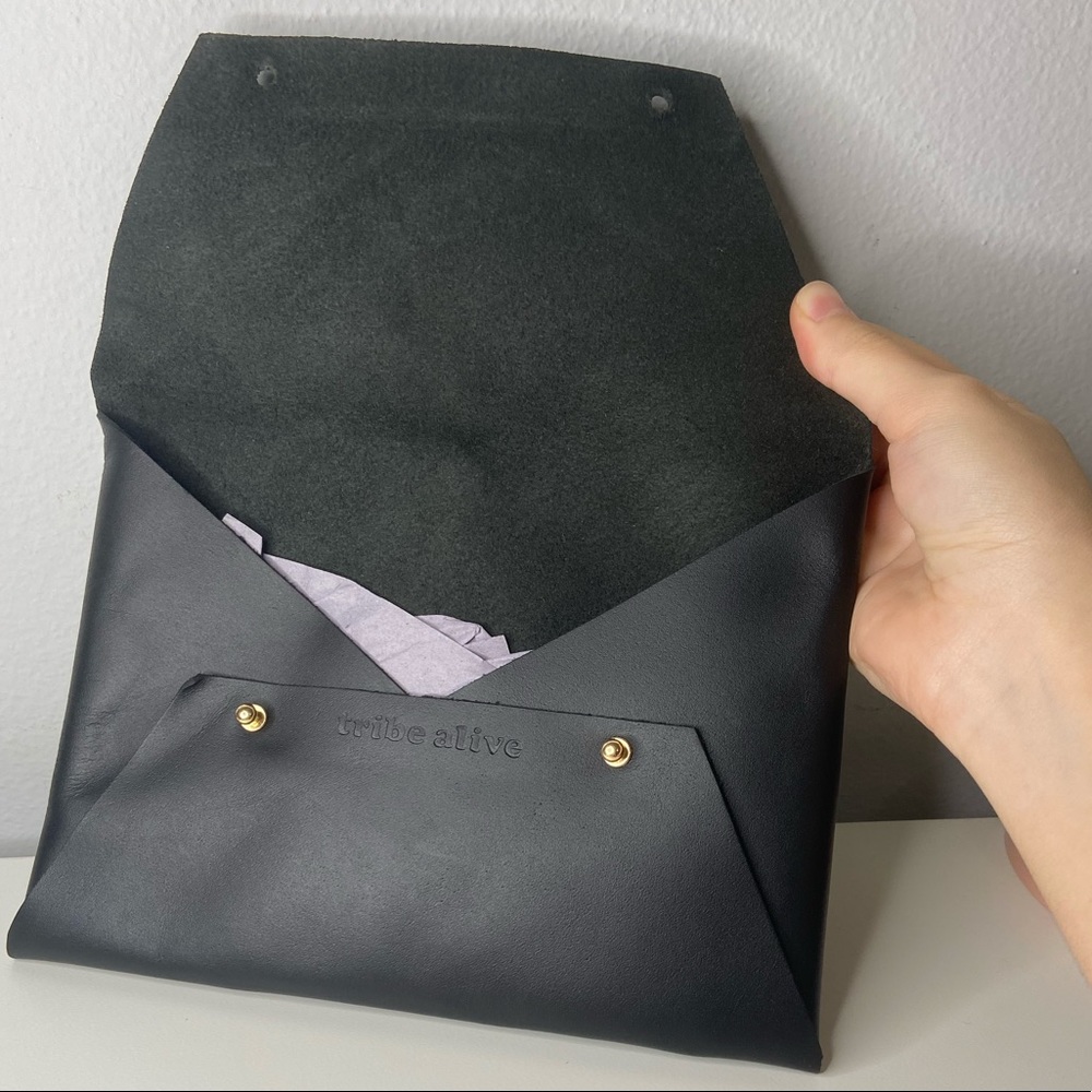 Tribe Alive Black clutch